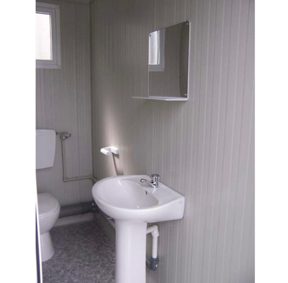 NUOVO BLOCCO SANITARI PRM CON WC PRM, LAVELLO PRM, WC STANDARD E LAVELLO