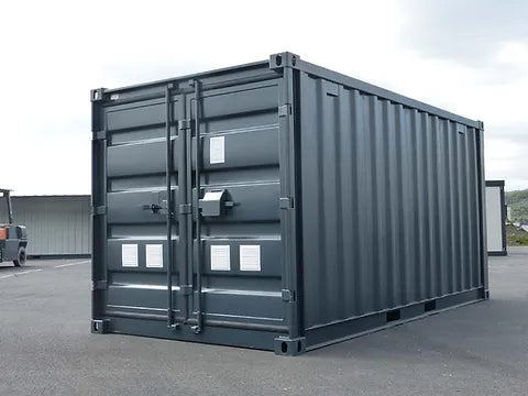 CONTAINER DA 15 PIEDI CON IMPIANTO ELETTRICO, GRIGLIE DI VENTILAZIONE E SERRATURA A CHIAVE